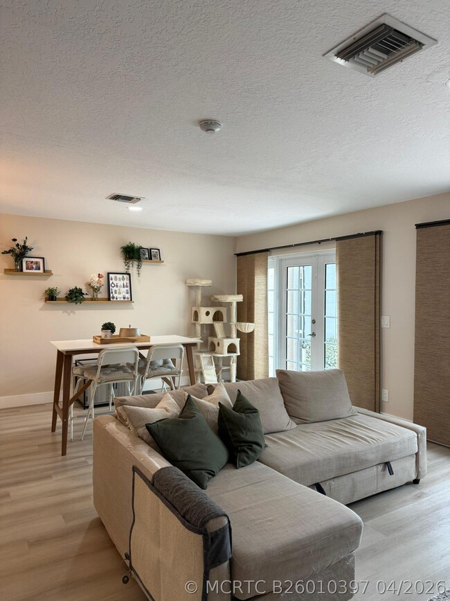 Photo - 1120 W Lakes Dr