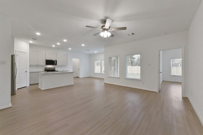 Photo - 13602 Pine Dr