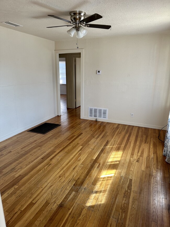 Photo - 736 W Grover St