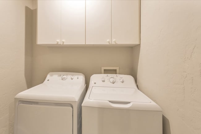 Washer & Dryer Included!