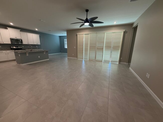 Photo - 882 Asterfield Ln