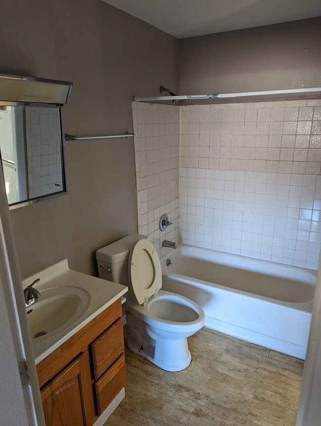 Photo - Wildwood Place Apartments 3101 Unit 11