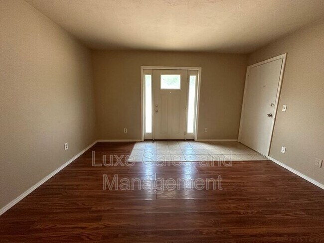 Photo - 6032 NW Expressway Unit A