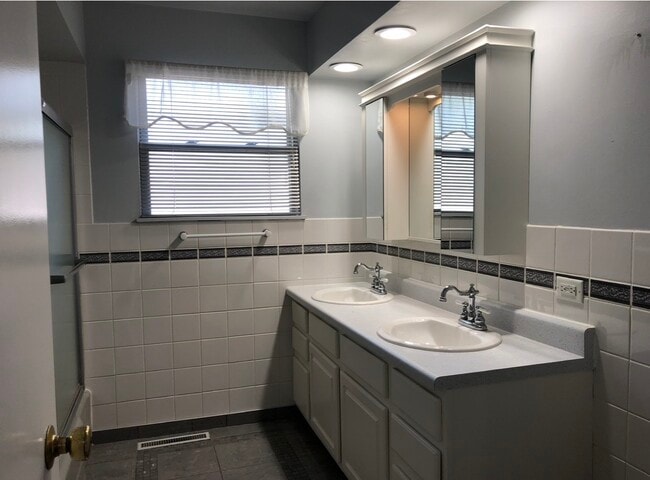 Photo - 2616 Fontana Dr
