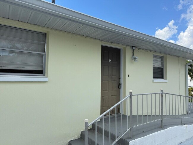 Photo - Spacious 2 Bedroom 1 Bath Unidad Apt 5