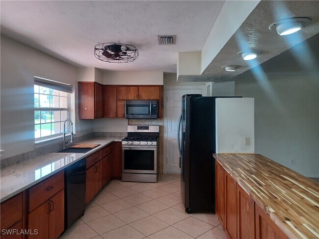 Photo - 4233 SE 8th Pl
