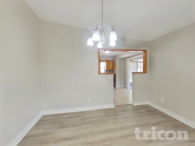 Photo - 1020 Red Oak Cir