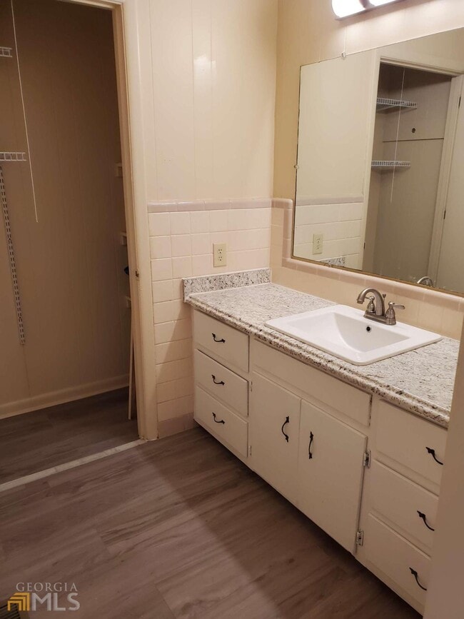 Photo - 911 N Jefferson St NE