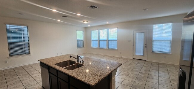 Photo - 5-Bedroom 3-Bathroom Home Walking distance to USAA and just mins from Medical Center and UTSA