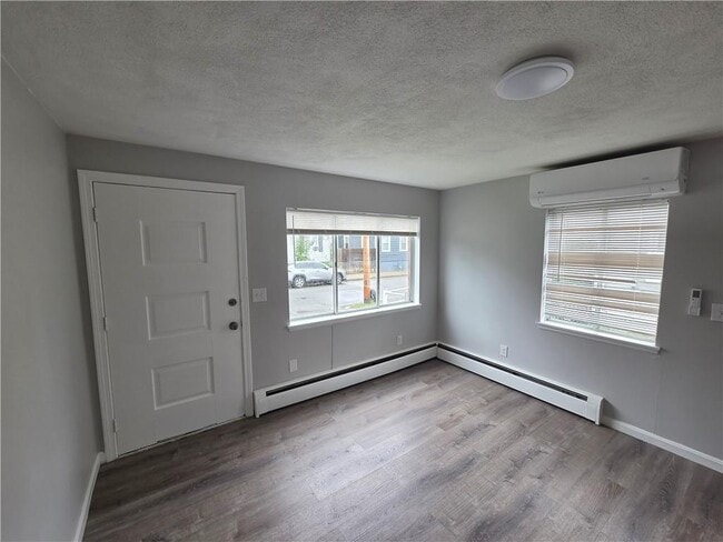 Photo - 15 Barrows St
