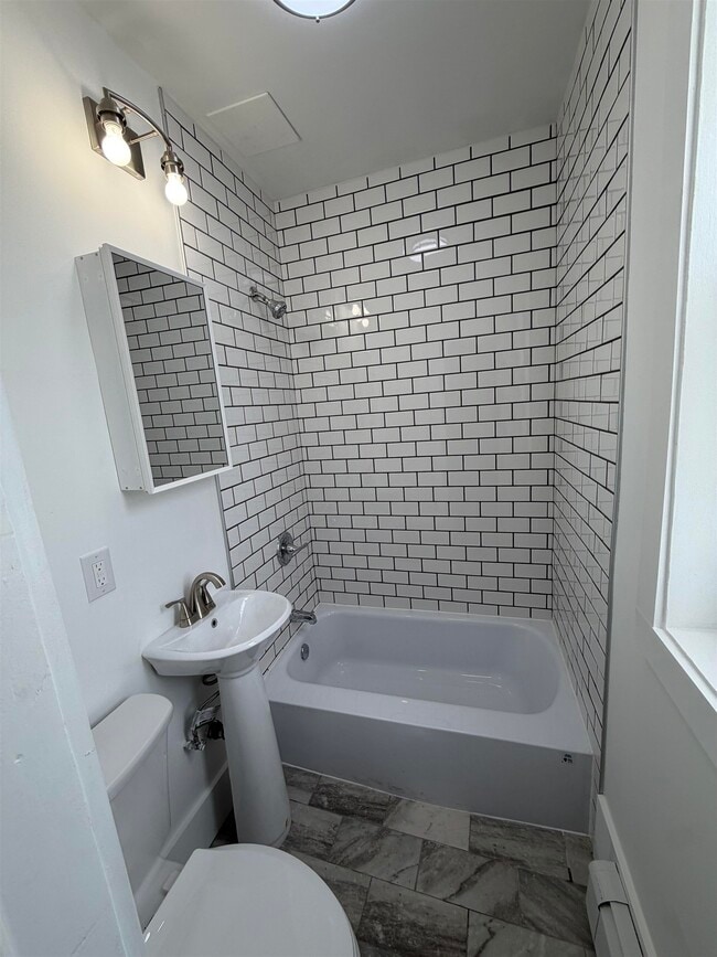Photo - 186 Avenue F
