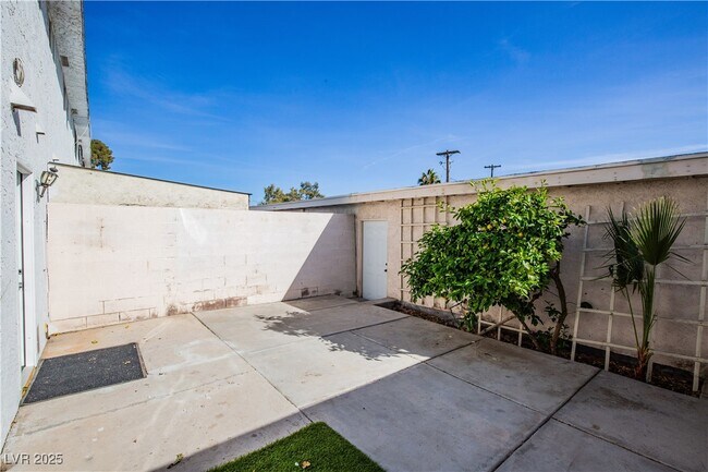 Photo - 319 E Pecos Way