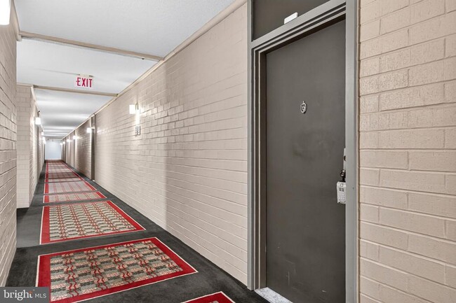 Photo - 6001 Arlington Blvd Unit 408