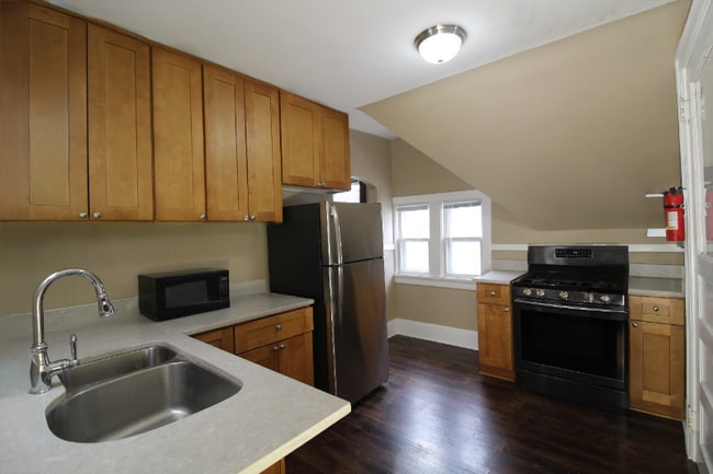 Photo - 2933 N Newhall St Unidad B