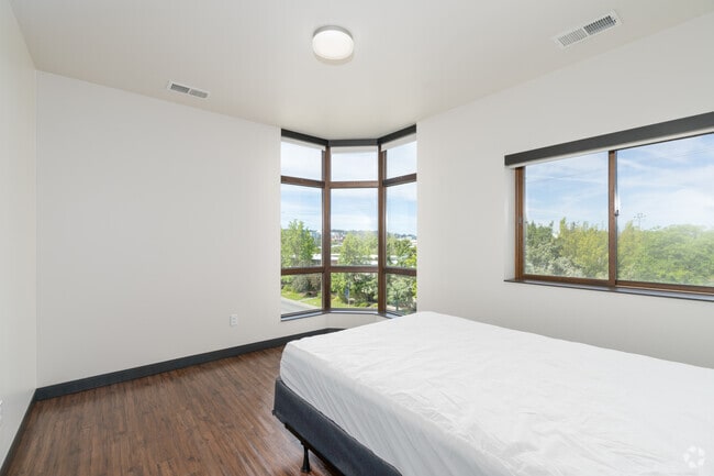 3BR, 2.5BA - 1280SF - Bedroom