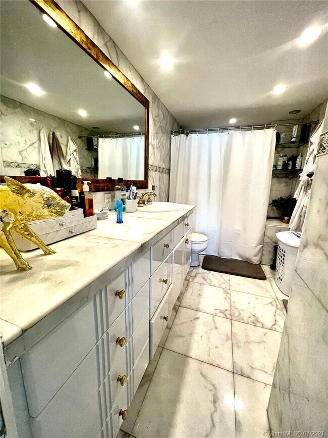 Photo - 5555 Collins Ave Unit 12Y