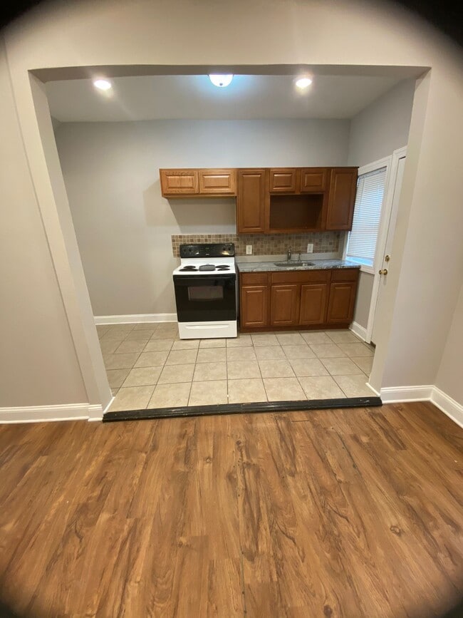 Building Photo - 5917 Irving St