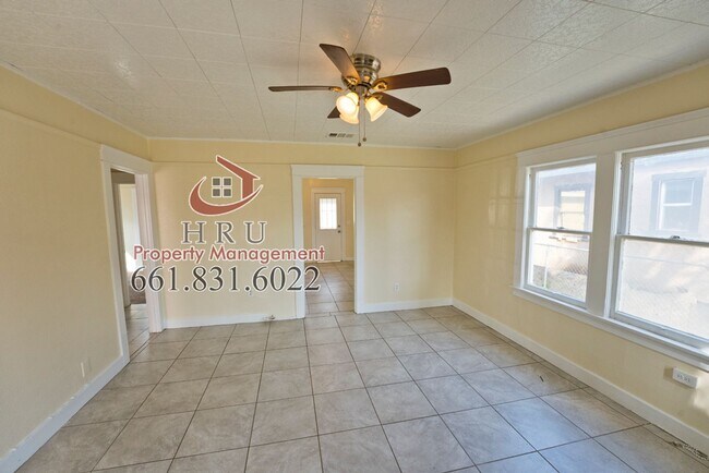 126 Wilson Ave Unidad Front House