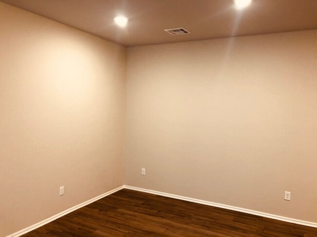 Photo - 3 bed 2 bath with 2 car garage duplex for rent in Edmond near Broadway and 2nd Street!