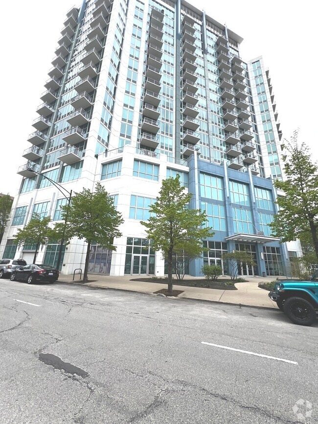 Building Photo - 1600 S Indiana Ave Rental