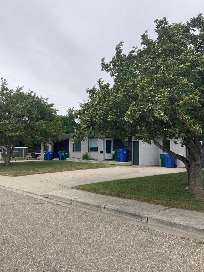 Building Photo - Scenic Court (4 Plex)