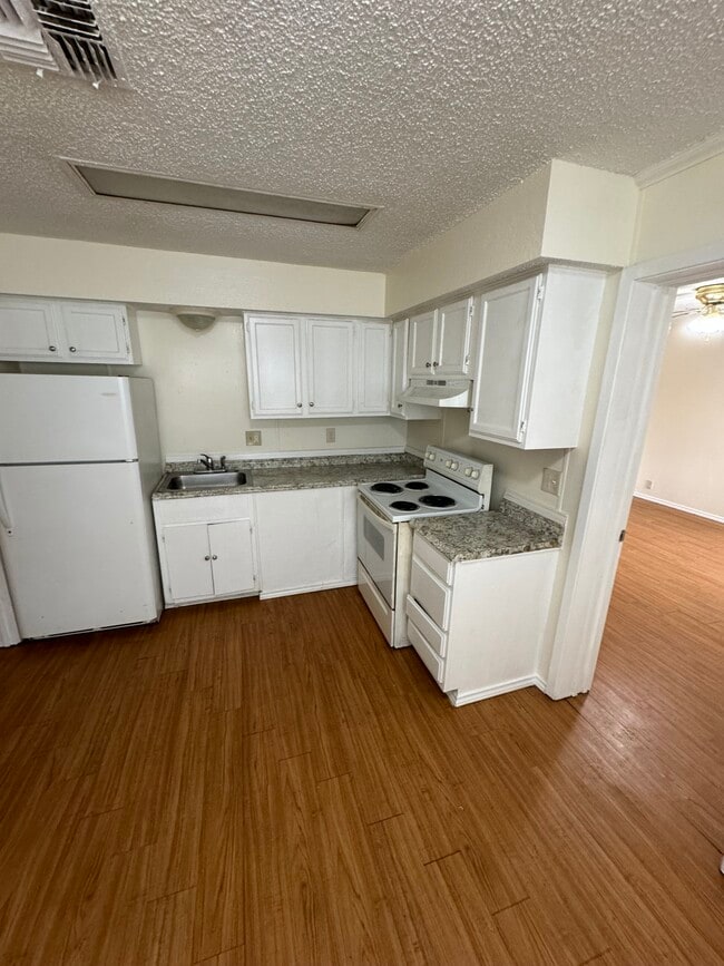 Building Photo - 213 Alexandria St Rental