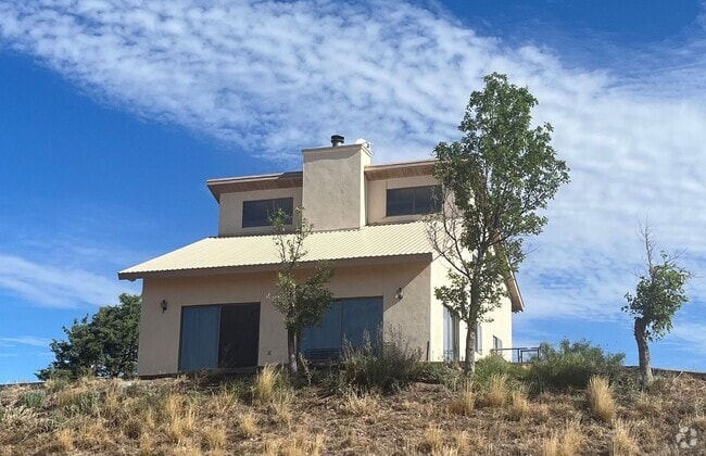 Building Photo - 3 bedroom home in wine country