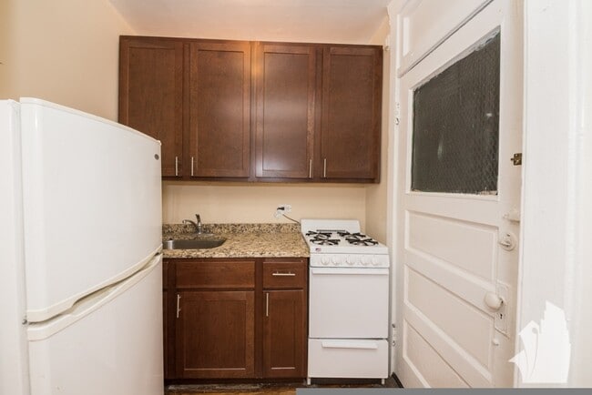Photo - 667 W Cornelia Ave Unit #104
