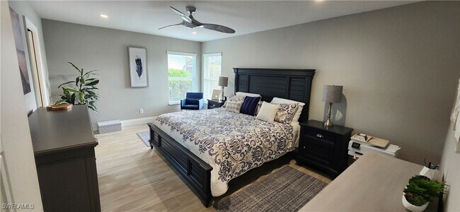 Photo - 421 Kings Way