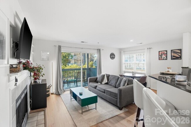 Photo - 525 N Graham St Unit 2F