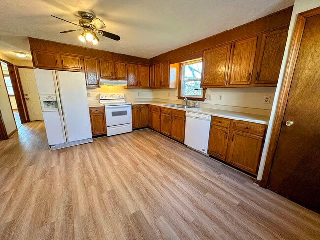 Photo - 33 Elwood Ave Unit B