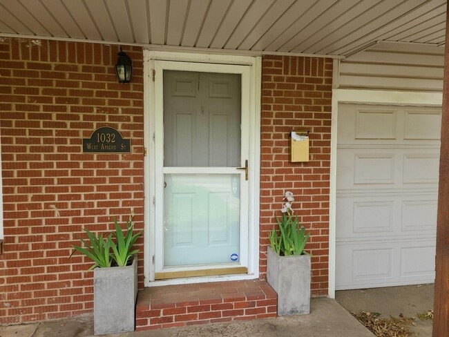 Photo - Updated, trendy and Ready for move in! 2 b...