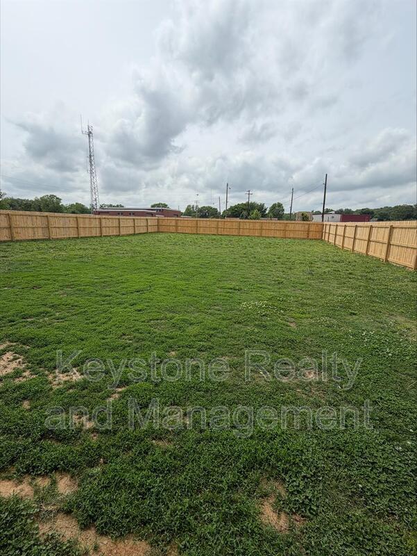 Photo - 605 Colonelette Dr