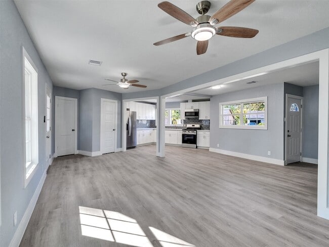 Photo - 1009 Ruby Ln