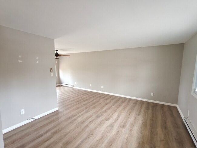 Photo - 700 High Street Ext Unidad D