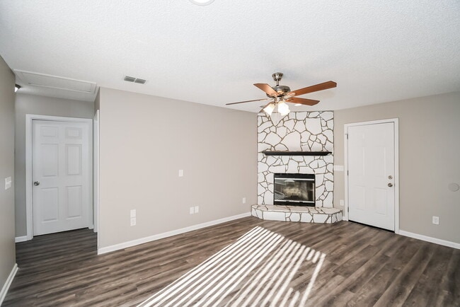 Photo - 1464 Rose Hill Dr W