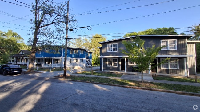 Building Photo - 304 Maplewood Ave NE Rental