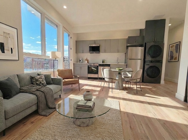 Building Photo - 193 Withers St Unit 2