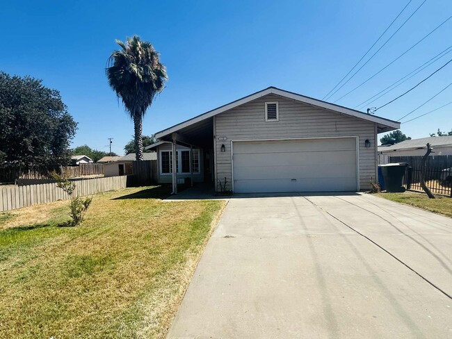 Photo - 1251 Davis St