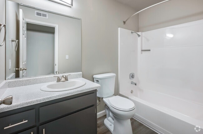 2BR, 1BA - 960SF - Bathroom