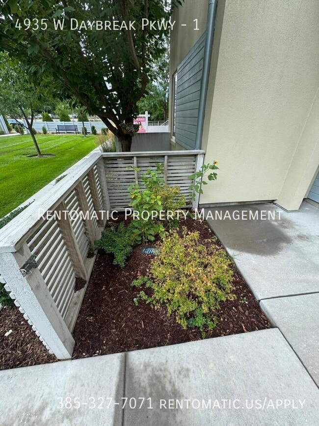 Photo - 4935 W Daybreak Pkwy