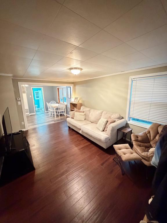 Photo - 202 Evans St