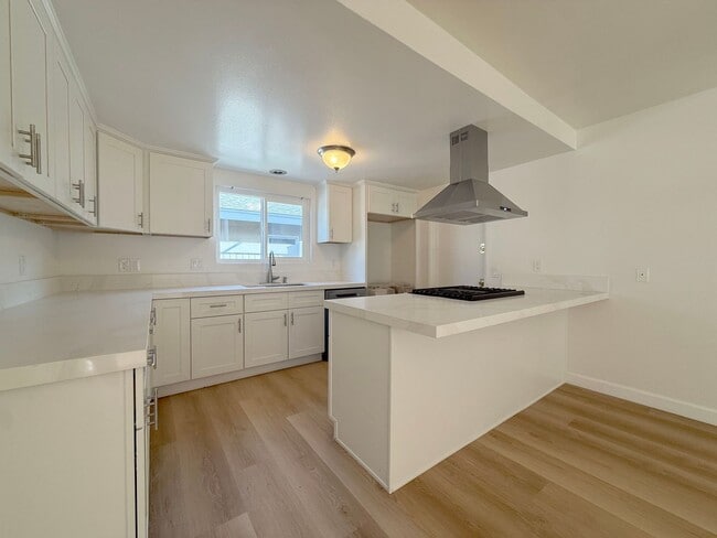 Photo - 4 Bed +2 Bath + 2 Car Garage - South HB
