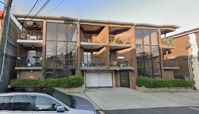 Building Photo - 127 68th St Unit 15