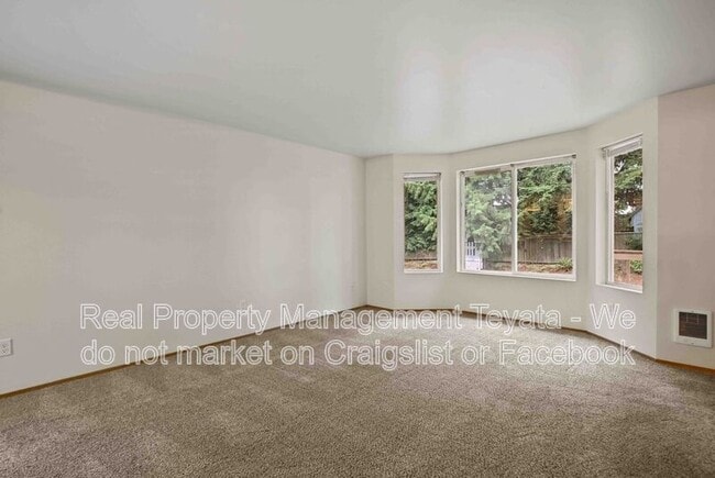 2421 Bickford Ave