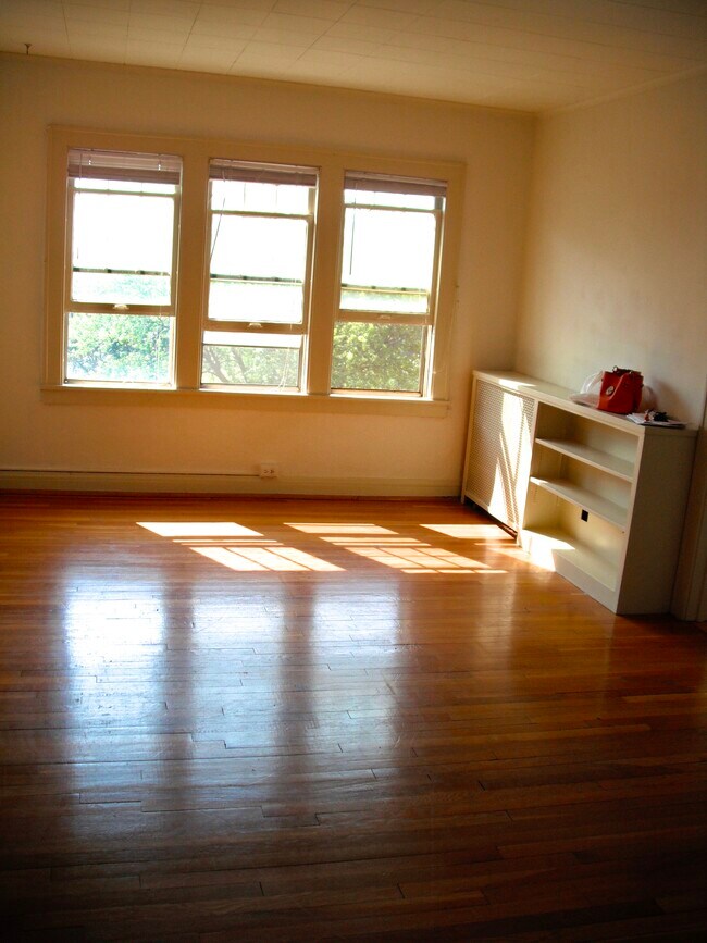 Photo - St. Clair Court Apartments