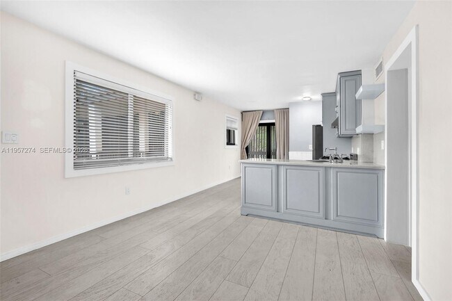 Photo - 3265 Virginia St Unidad 14