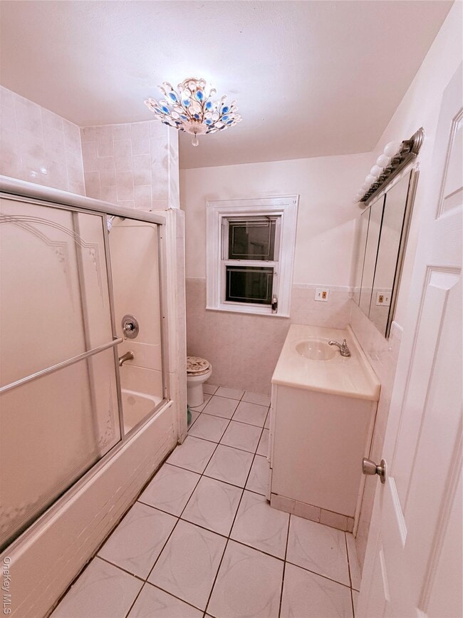 Photo - 224-17 Fairbury Ave