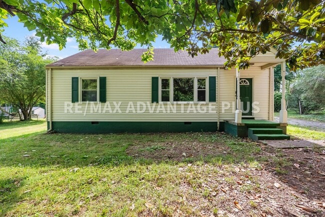 Building Photo - Affordable 3 bedroom home minutes to Downtown Farmville!