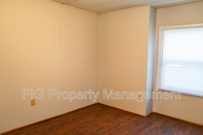 Photo - 813 Hillvale Rd House